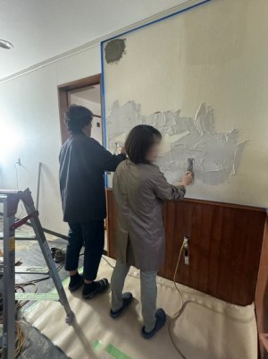 お施主様自ら塗り塗り♬