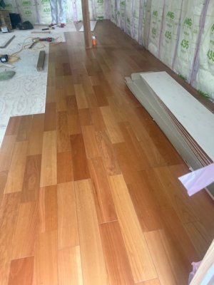 フローリング貼り